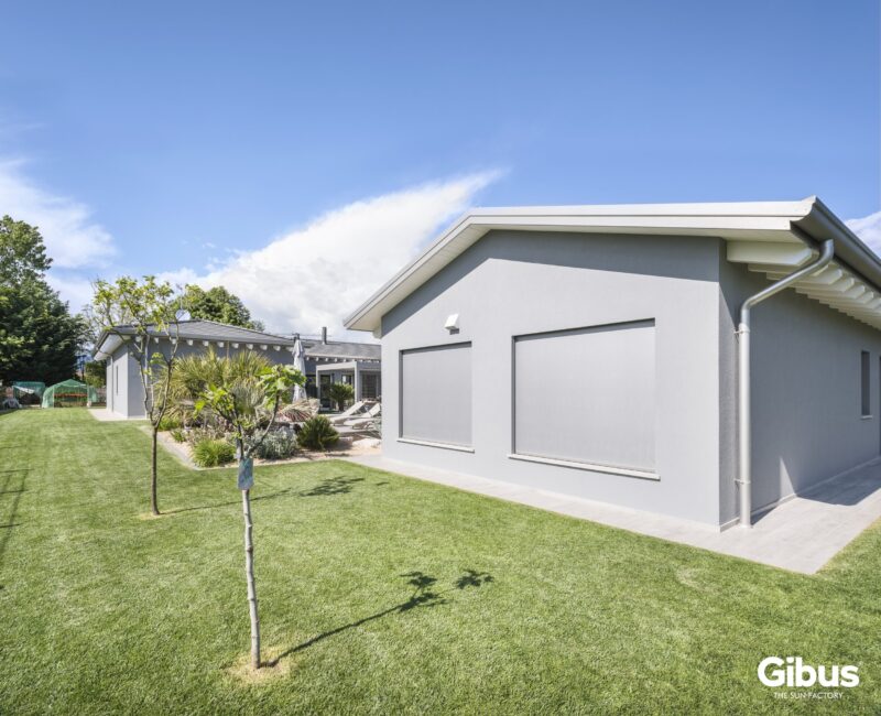 Store Vertical Screen Zip – NOVA-STORES