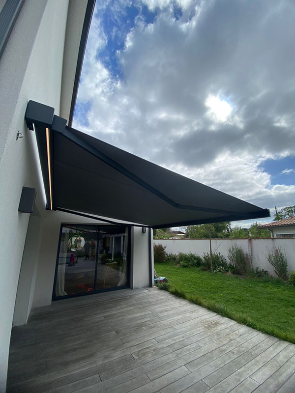 Pose d’un store de terrasse à Bordeaux, Mérignac, NOVA STORES