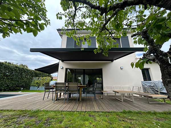 Store banne coffre sur mesure pour terrasse à Bordeaux, Mérignac, NOVA STORES