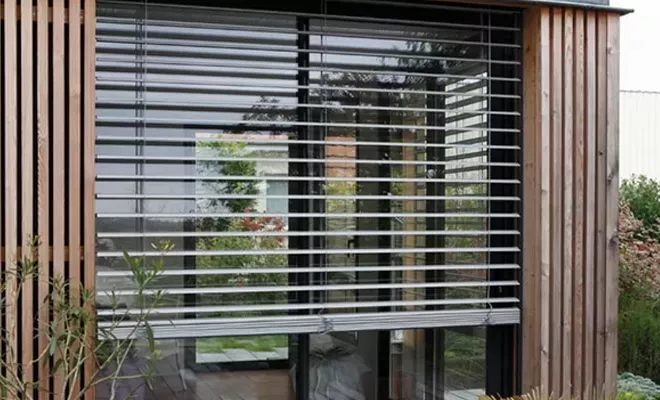 Pose de brise-soleil orientables, Mérignac, NOVA STORES