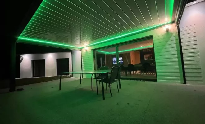 Installation d’une pergola bioclimatique sur mesure avec éclairage leds et stores verticaux à Bordeaux et sa région, Mérignac, NOVA STORES