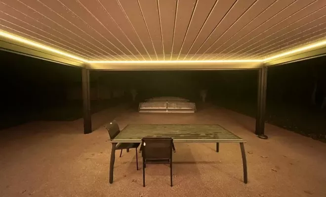 Installation d’une pergola bioclimatique sur mesure avec éclairage leds et stores verticaux à Bordeaux et sa région, Mérignac, NOVA STORES