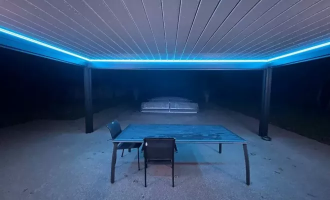 Installation d’une pergola bioclimatique sur mesure avec éclairage leds et stores verticaux à Bordeaux et sa région, Mérignac, NOVA STORES