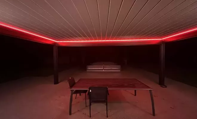 Installation d’une pergola bioclimatique sur mesure avec éclairage leds et stores verticaux à Bordeaux et sa région, Mérignac, NOVA STORES