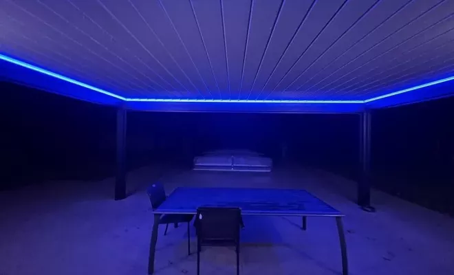Installation d’une pergola bioclimatique sur mesure avec éclairage leds et stores verticaux à Bordeaux et sa région, Mérignac, NOVA STORES