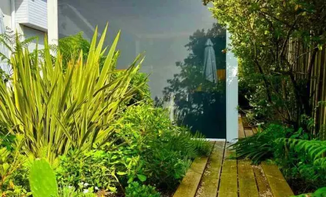 Pose d’une pergola bioclimatique à lames orientables sur mesure sur le bassin d’Arcachon avec Nova-Stores, Mérignac, NOVA STORES