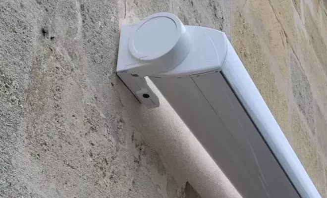 Voici quelques différents type de stores sur mesure avec coffre intégral, Mérignac, NOVA STORES